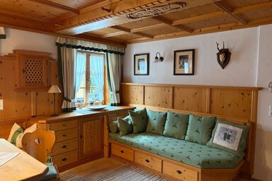 Haus Schöneck - Chiemgau Karte - Ferienwohnung Frillensee für 2 Erwachsene und 2 Kinder, 1 separates Schlafzimmer, 60 qm