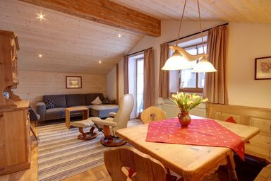 Beim Bretzner - Chiemgau Karte - Dachgeschosswohnung Falkensee bis 4 Personen, 60 qm, 2 Schlafzimmer, Balkon, TV
