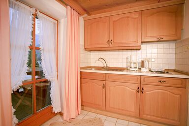 Gästehaus Gschwendtner - Chiemgau Karte - Ferienwohnung 4 für 2 Personen mit Balkon, 27 qm, Küche, Wohnschlafraum