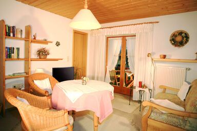 Gästehaus Gschwendtner - Chiemgau Karte - Ferienwohnung 3 für 2 Personen mit Balkon, 40 qm, Wohnküche, 1 Schlafzimmer