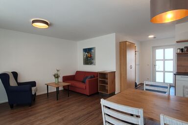 Ferienwohnungen Chiemsee - Ferienwohnung Hochgern, Erdgeschoß, für bis zu 3 Pers., rollstuhlgerecht, 46 qm