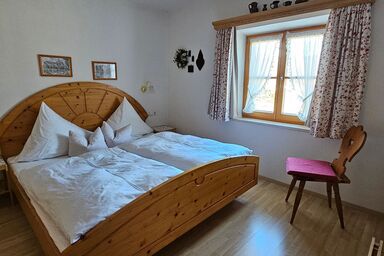 Ferienwohnungen Bauer - Chiemgau Karte - Ferienwohnung Hemboch für 2 Personen, separates Schlafzimmer, DU/WC, 37 m²