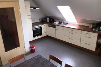 Ferienwohnung Asum Dasing - Wohnung Grün - Helle Fewo mit  3 Schlafräumen und großzügiger Wohnküche & kostenfreiem WLA