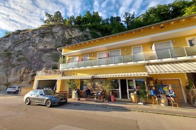 Ferienwohnung und Zimmer zum Donaublick - FeWo mit Outdoor-Whirlpool