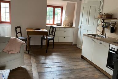 Propstei Wechterswinkel - Wunderschöne Ferienwohnung mit weitem Blick über Wald und Streuobstwiese (50qm)