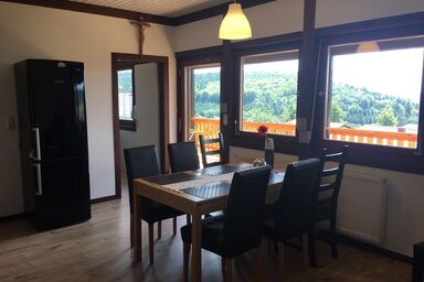 Ferienhaus RhönFlair - Ferienwohnung A mit großzügigem Balkon und Wintergarten