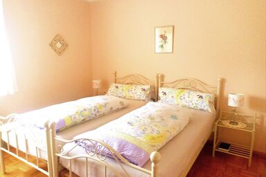 Gästehaus Schiefer - Doppelzimmer Rose