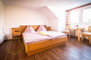 Fürsterhof - Familienzimmer, Dusche und Bad, WC, 2 Schlafräume