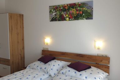 Huberhof - Blumenzimm -Doppelzimmer, Dusche, WC, gartenseitig