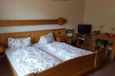 Gasthof Wacht - Dreibettzimmer mit Dusche, WC