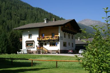 Gästeheim GROßGASTEIGER - Dreibettzimmer mit Dusche, WC
