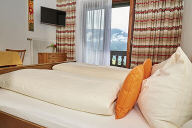 Gästehaus Alpenrose - Mehrbettzimmer, Dusche und Bad, WC, gartenseitig