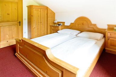 Dorf Café - Zi 22 - Suite mit Dusche, WC