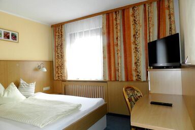 ERLYS CITYHOTEL - Zweibettzimmer mit Dusche, WC