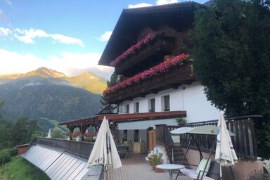 Gästehaus Schlossnerhof*** - Ferienwohnung Sonnenblumenglück