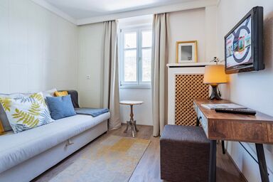 Lakeside Hotel SEEHOF | Lounge & Living - Vierbettzimmer, Dusche, WC
