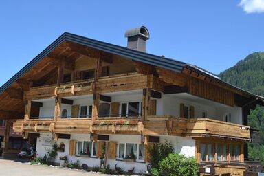 Alp-Chalet - Ferienwohnungen - 2-Raum Appartement Nr. 1 Terrasse