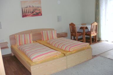 Appartementhaus Alpina - Familie Rauth - FeWo "Sun" -Wohn/Schlafraum/DU,WC,TV