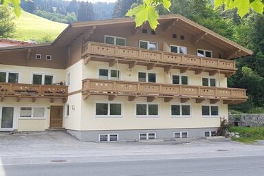 Haus Dienten Top11 - Appartement Top 11B mit Balkon