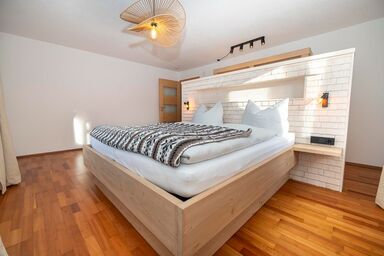 Mazot Ferienhaus Kleinwalsertal - Ferienhaus gesamt, 2 Ferienwohnungen 200qm