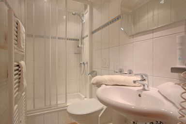 Hotel Kirchenwirt - Doppel mit Dusche od. Bad, WC