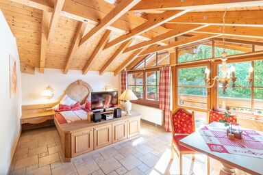 Landhaus Schenk / Giebelhaus - Ferienwohnung mit Bergblick, Terrasse und Balkon