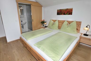 Gästehaus Sonnenheim - Doppelbettzimmer mit Dusche und WC 1