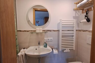 Haus Zaineck - Doppelzimmer mit Dusche/WC, Kühlschrank, Sat-TV