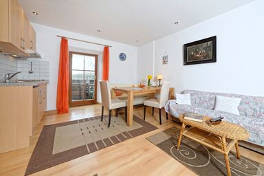 Gästehaus Koyerbauer Boardinghouse - Ferienwohnung VII im Haupthaus 40 qm mit separatem Schlafzimmer und Balkon