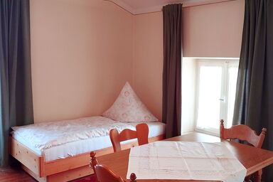 Beim Haasen - Doppelzimmer (Nr. 4, 24 qm) mit Dusche/WC und Balkon