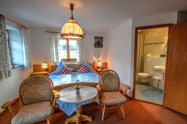 Möslerlehen - Doppelzimmer Nr. 2, 24 m², Dusche/WC, Balkon, TV, W-LAN, Schlafcouch bis 15 Jahre