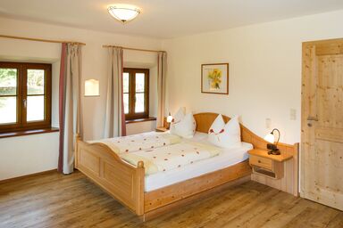 Lohener Hof - Ferienwohnungen Gastager - 7. Ferienwohnung Enzian, 130qm, Balkon u. Terrasse, Küche, 4 Schlafzimmer