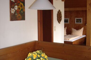 Haus Sonnleit'n inkl. Chiemgaukarte - Ferienwohnung Zellerberg 42qm, Balk., Küche, 1 Schlafzimmer, 1 Wohnschlafzimmer
