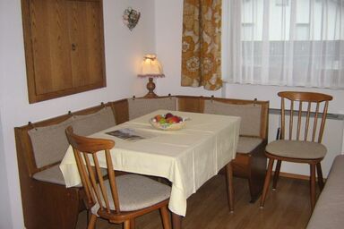 Haus Scheucher - Chiemgau Karte - Ferienwohnung Kienberg für 2 Personen, 1 Schlafzimmer, Küche, Balkon, 46 qm
