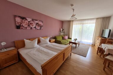 Gästehaus Radlerhof in Gstadt am Chiemsee - Appartement Simssee mit 30 qm mit Terrasse