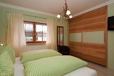 Ferienhof Dirnberg - 5-Sterne-Barrierefreie Ferienwohnung im EG für 1-5 Personen, Terrasse, 100 qm