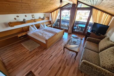 Alpenpension Bergidyll in Schönau am Königssee - Mehrbettzimmer mit Dusche/WC und Balkon
