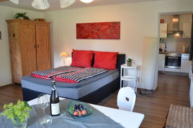 Kötzing am Golfplatz - Elisabeth: 1-2 Pers., 40qm, begehbare Dusche, WLAN, separater Garten mit Freisitz, EG