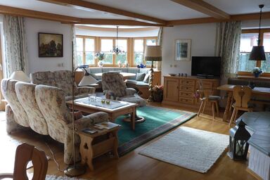 Ferienwohnung Ehinger - Ferienwohnung 106 qm Wohnzimmer, Schlafzimmer und Süd-Terrasse