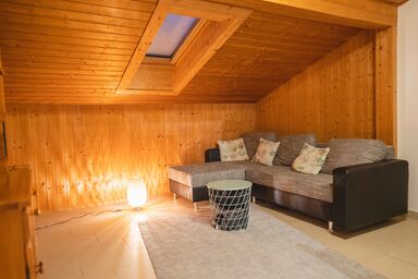 Ferienwohnungen Ebensperger - Chiemgau Karte - Ferienwohnung Leni für 2-4 Personen, 2 Schlafzimmer mit Balkon, 55 m²