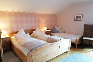 Ferienhof Moyer - Zimmer Hühnerglück, Ostseite mit Balkon, 2. Etage, 23 qm