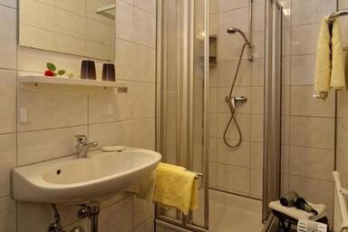 Berghof Plenk Pension und Ferienwohnungen - Mehrbettzimmer mit kostenfreiem WLAN