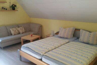Ferienhaus Hildegard - Ferienwohnung "am Altmühlsee" 1Zi-Whg mit großem Garten