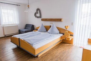 Ferienhof Hofer - Ferienwohnung Hühnermühle (65qm) mit Balkon