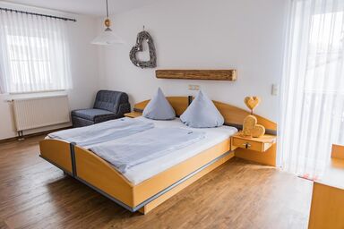 Ferienhof Hofer - Ferienwohnung Hühnermühle (65qm) mit Balkon