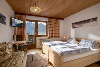 Landhaus Elfi - Doppelzimmer mit Dusche, WC