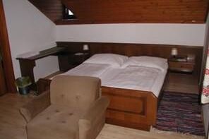 Ferienhaus Pernegger - Ferienwohnung 2/Wohn-Schlafraum/Dusche, WC
