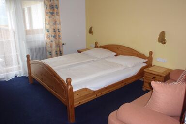 Pension Lindbichler - Dreibettzimmer, Dusche/Bad, WC (15,16,25,26)