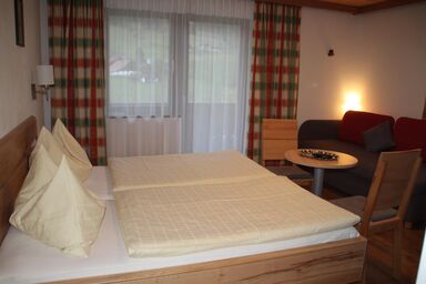 Brandstättgut - Dreibettzimmer mit Dusche, WC (Nr. 1)