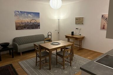 Erdgeschosswohnung mit Garage und Innenhof - westliches Wien